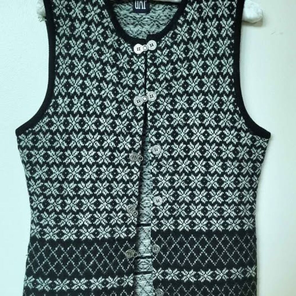 Vintage 90s Gap Wool Vest sz M Fair Isle Nordic Metal Clasp Front Mid Length